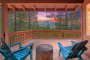 Terrace/patio - Mountain View: Gorgeous Views, AC, Jacuzzi bathtub! (Idyllwild)