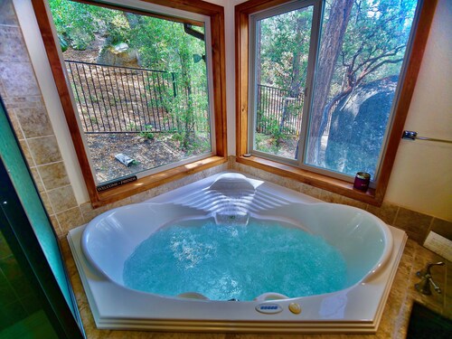 Mountain View: Gorgeous Views, AC, Jacuzzi bathtub!