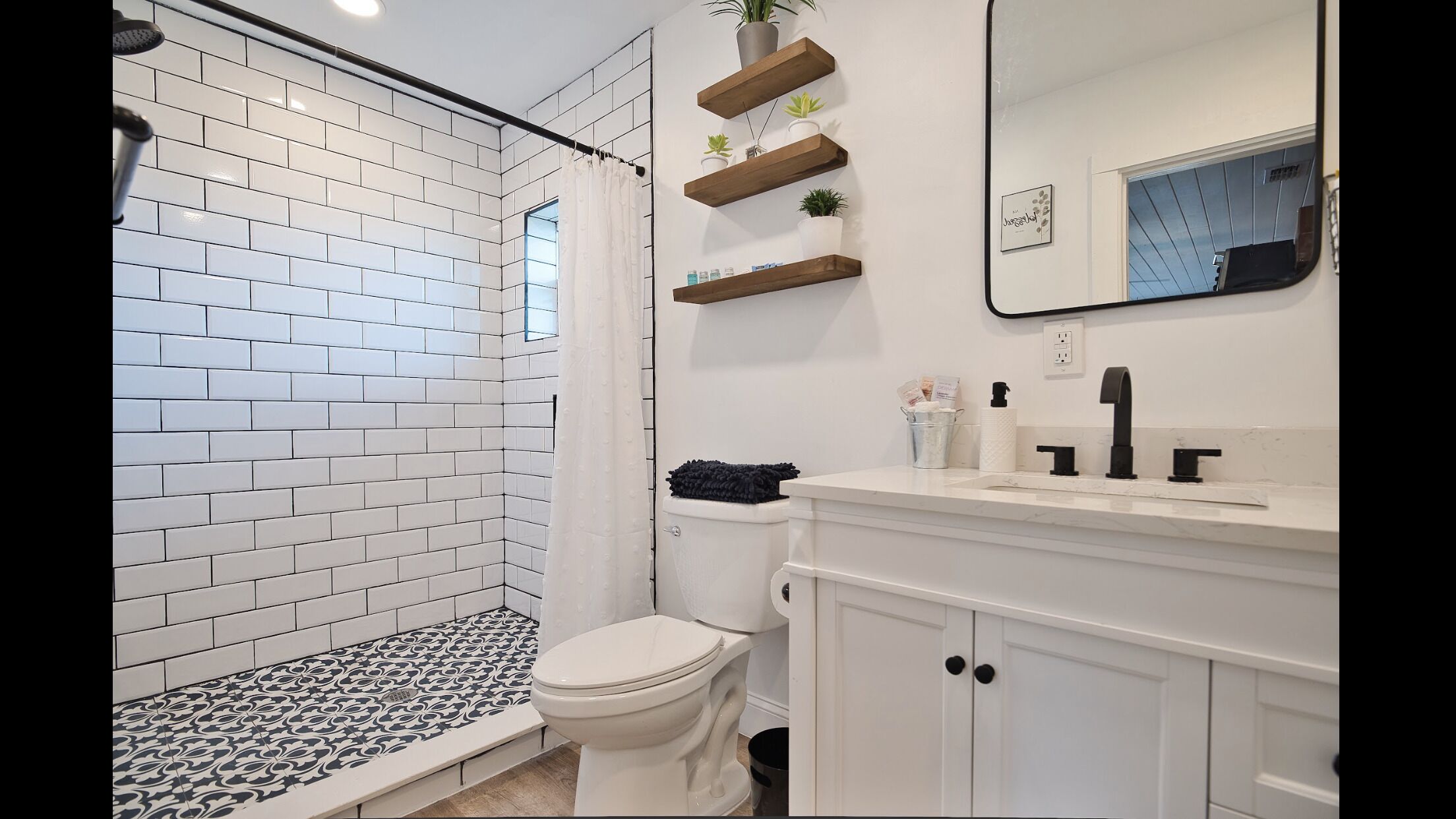 Rare Beautiful Beach Suite w/brand new bath & Private Entrance & patio!