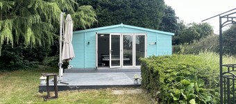 BIG BUNGALOW | SECURED BIG GARDEN | HOT TUB/ JACUZZI 