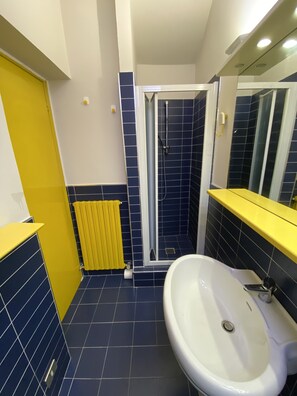 Shower, hair dryer, bidet, towels - Lecco Center (Lecco)