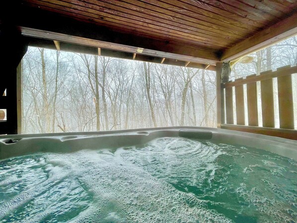 Outdoor spa tub