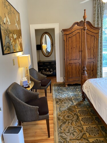 Peaceful Apartment In A Historic Home