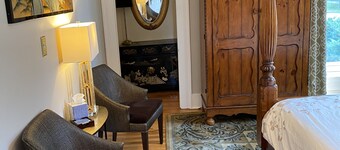 Peaceful Apartment In A Historic Home