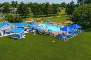 Pool - The Great Lake Escape 1 mile to downtown / Walk 2 Beach / Pool Pass Included !! (Port Clinton)