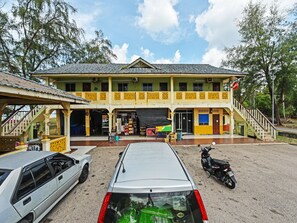 Front of property - OYO 90315 Chalet Pantai Rantau Panjang (Kuala Rompin)