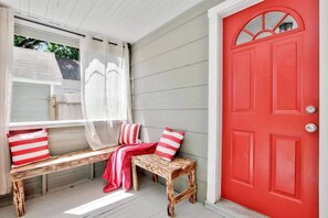 Interior - Rustic Retreat - Cute and Cozy! King! Centrally located (Wichita)