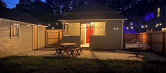 Rustic Retreat - Cute and Cozy! Centrally Located