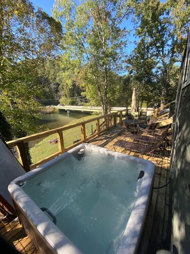 Watauga River Cottage in Johnson City, TN!