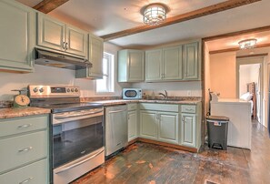 Køleskab, mikrobølgeovn, ovn, kogeplade