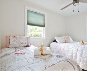 3 Schlafzimmer, Schreibtisch, Bügeleisen/Bügelbrett, kostenloses WLAN