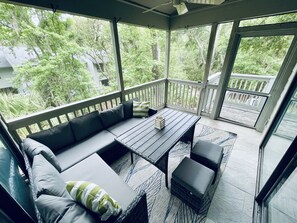 Property grounds - Walk to the Beach from this New Bright 2BR/2B condo in the <3 of The Island (Hilton Head Island)