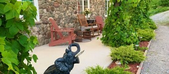 Carriage House on 9.5 Acres.  Sit at the ocean or enjoy the waterfalls - Luxury