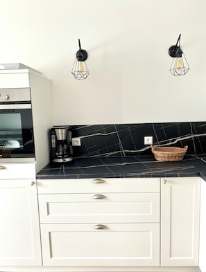 Kühlschrank, Ofen, Herdplatte, Geschirrspüler