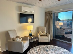 Room - Waterfront Sunsets, the Ocean Steps Away. Comfortable Classy & Clean.   (Wrightsville Beach)