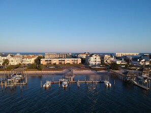 Marina - Waterfront Sunsets, the Ocean Steps Away. Comfortable Classy & Clean.   (Wrightsville Beach)