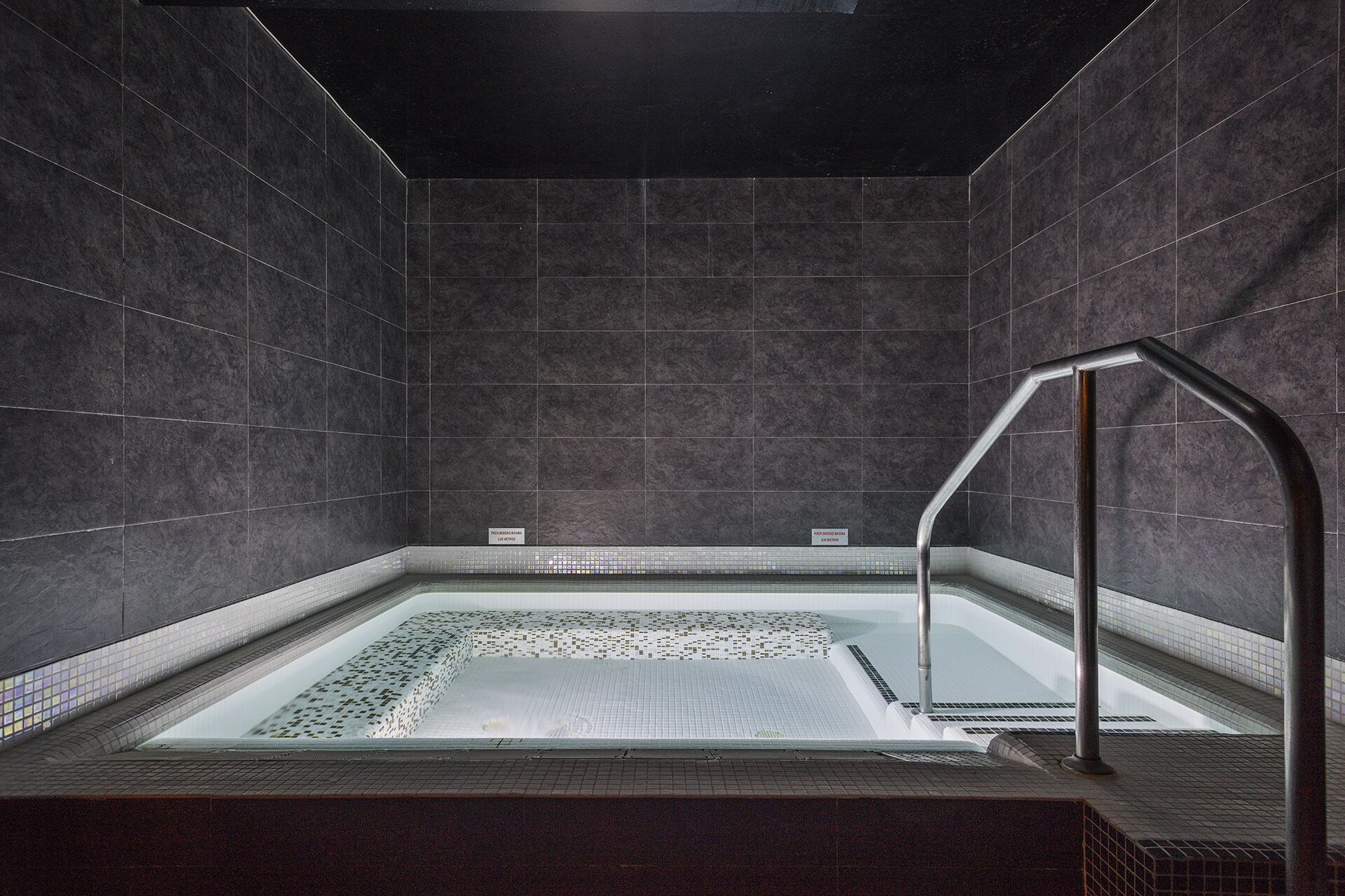 sauna, steam room, mud baths, hot stone massages, massages