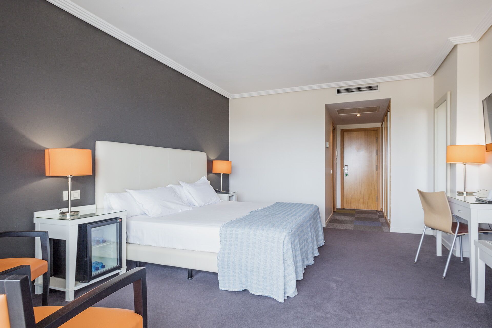 standard room | 1 bedroom, down duvets, minibar, in-room safe