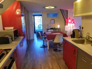 Fridge, microwave, oven, stovetop - P2 spacious 47m2 sunny single-storey Classified 3*** for 4 people (La Grande-Motte)