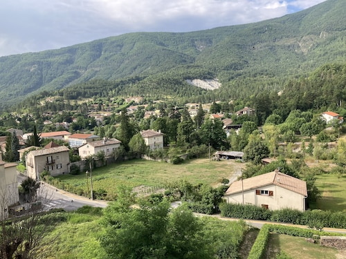 CHARMING APARTMENT IN THE PRETTY VILLAGE OF ANNOT