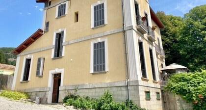 CHARMING APARTMENT IN THE PRETTY VILLAGE OF ANNOT