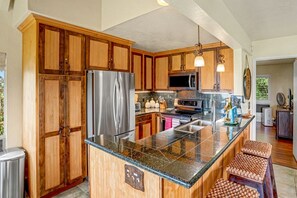 Fridge, microwave, oven, stovetop - Pali Ke Kua: Paradise awaits. Enjoy Stunning Ocean Views, beach access, & AC! (Princeville)
