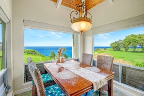 Dining - Pali Ke Kua: Paradise awaits. Enjoy Stunning Ocean Views, beach access, & AC! (Princeville)