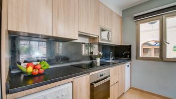 Réfrigérateur, micro-ondes, four, lave-vaisselle