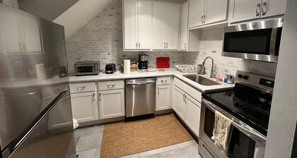 Spacious 2 Bedroom unit with a Free Parking Spot