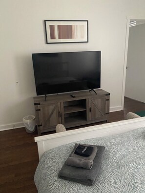 2 habitaciones, tabla de planchar con plancha, wifi y ropa de cama 