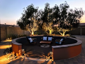 Terrace/patio - Luxe Getaway 💕 Hot Tub & Outdoor Oasis 🌴 (Scottsdale)