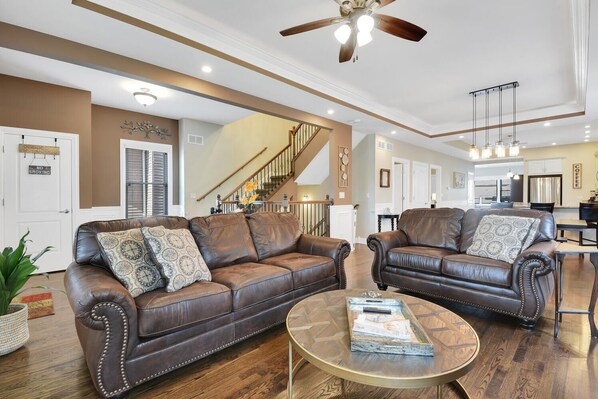 Smart TV, caminetto, tavolo da calcetto