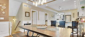 5 Star Upscale Entire Family Neighborhood Home