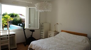 3 bedrooms, iron/ironing board, travel crib, free WiFi