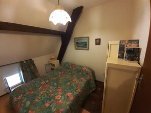 3 slaapkamers, een strijkplank/strijkijzer, reisbedje, gratis wifi
