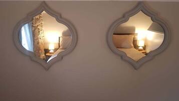 Cottage | 2 bedrooms, iron/ironing board, free WiFi, bed sheets