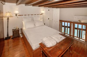 3 chambres, coffres-forts dans les chambres, fer et planche à repasser