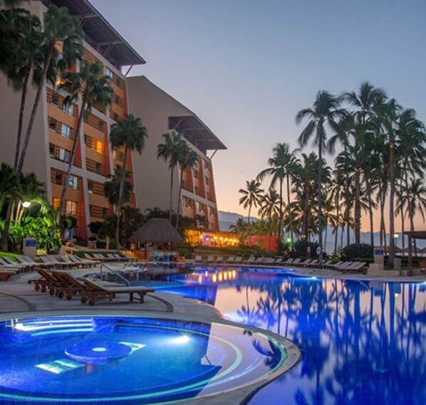 Outdoor pool, a heated pool