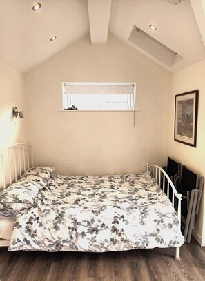 Studio | Free WiFi, bed sheets