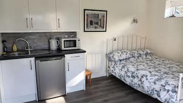 Studio | Free WiFi, bed sheets