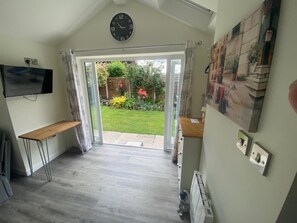 Studio | Free WiFi, bed sheets - Modern Detached Bungalow (Sale)