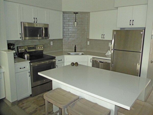 Dining tables, kitchen islands