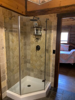 Shower, hair dryer, towels, soap - Get away from it all (Challis)
