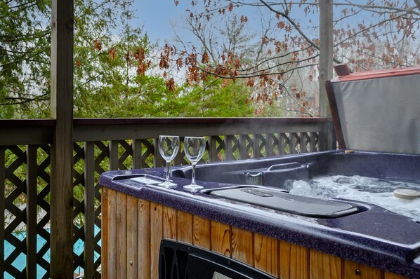 Outdoor spa tub