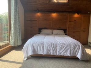 3 bedrooms, desk, iron/ironing board, WiFi