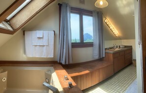 Shower, jetted bath, hair dryer, towels