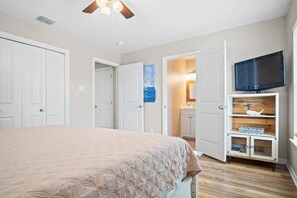 3 habitaciones, escritorio, tabla de planchar con plancha y wifi gratis