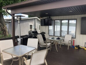 Outdoor dining - UPDATED YEAR ROUND LAKE HOUSE (Groveland)