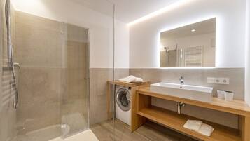 Shower, towels