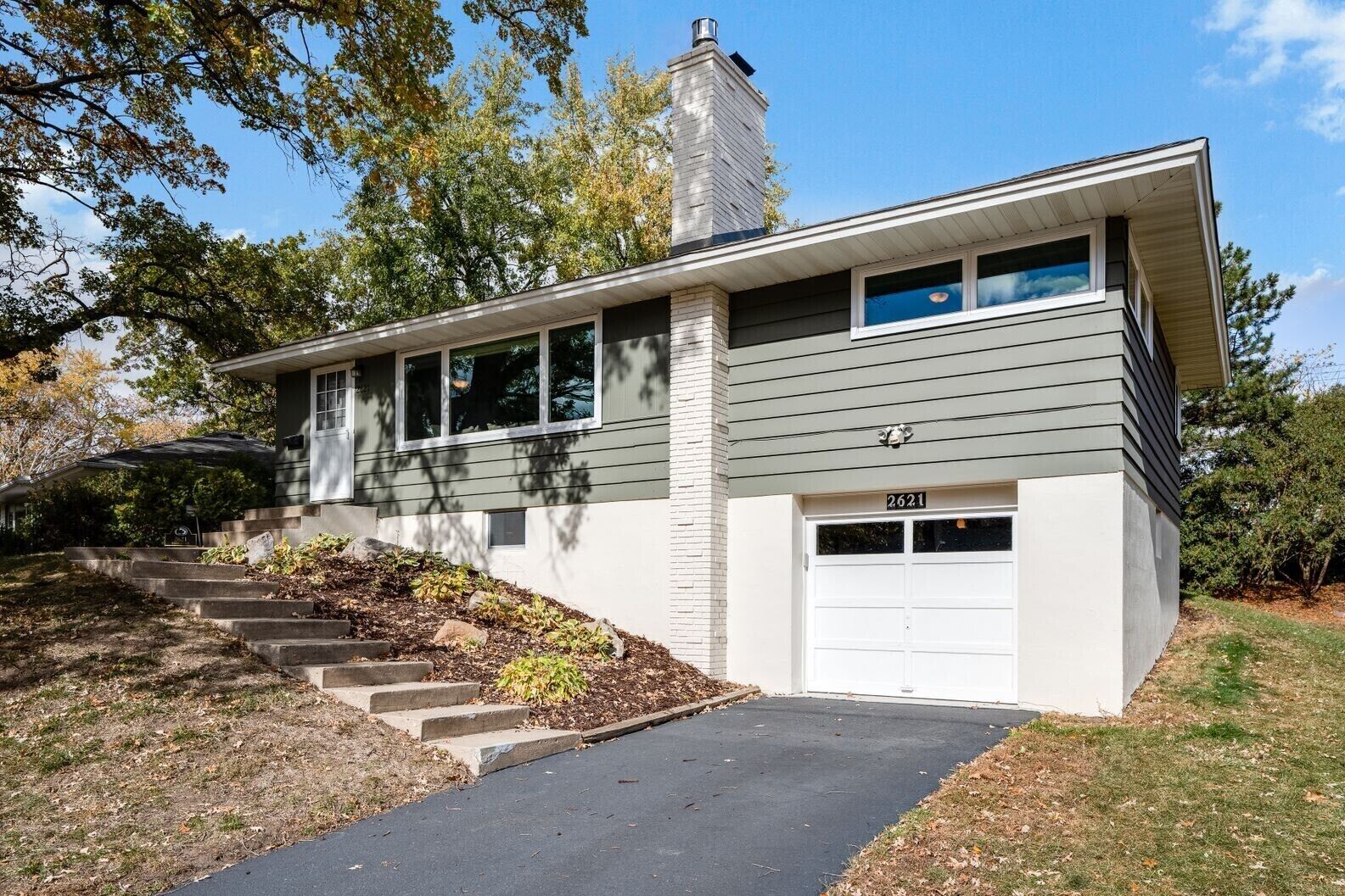 Corporate rental single family home furnished